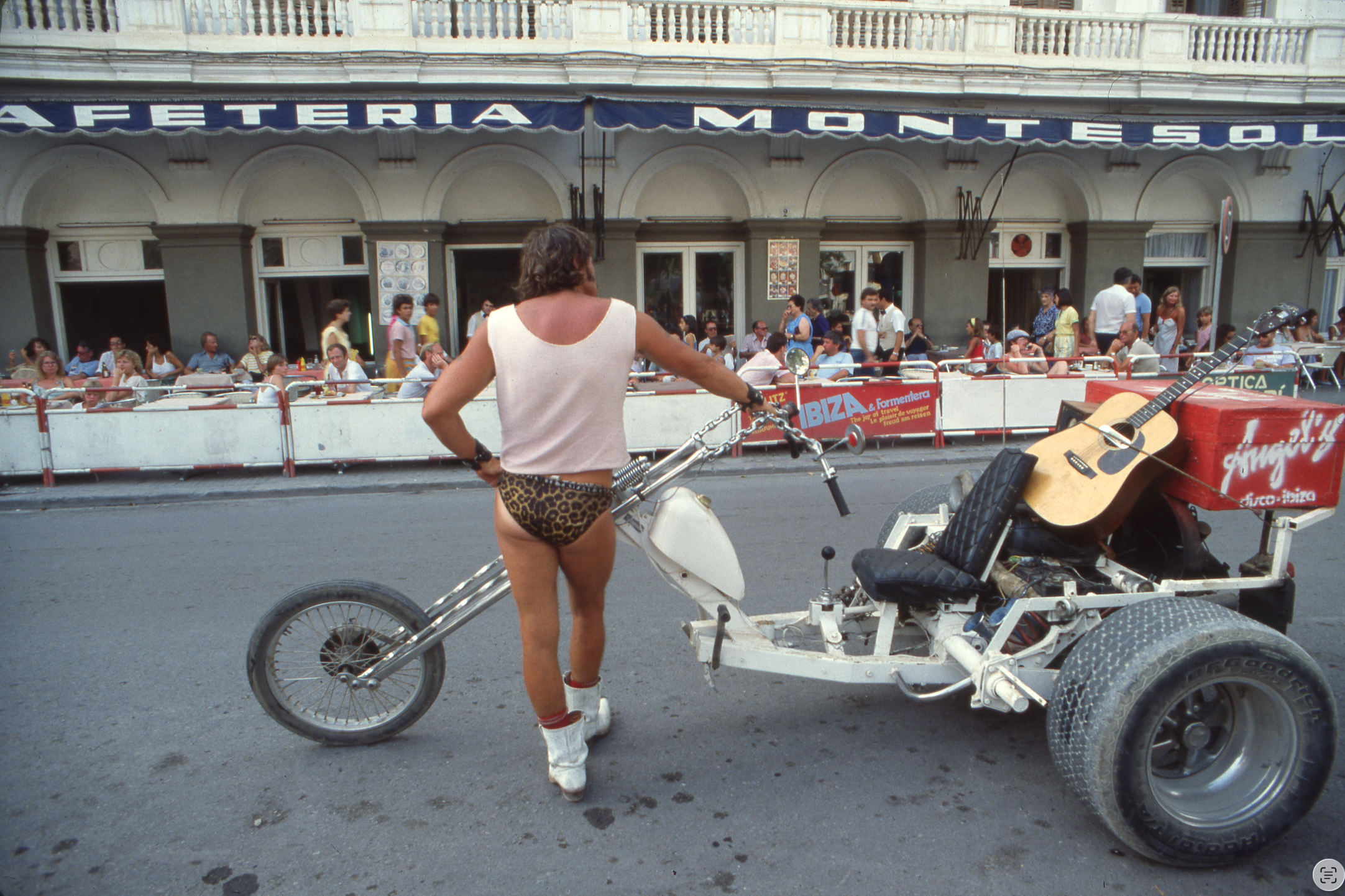 Elvis and Trike, Vara de Rey, Ibiza, cerca 1980
